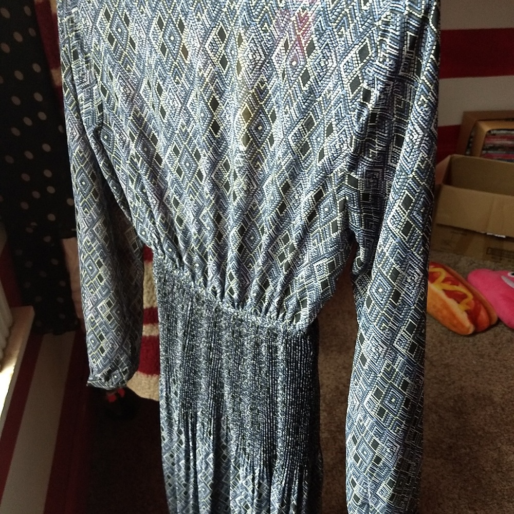 Dress - Picture 2 of 4
